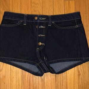 Short high waisted jean shorts